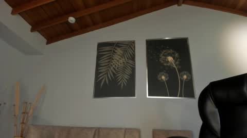 JADE EVANS online show from March 5, 12:05 am