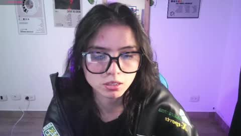Jade 3 online show from June 9, 3:06 am