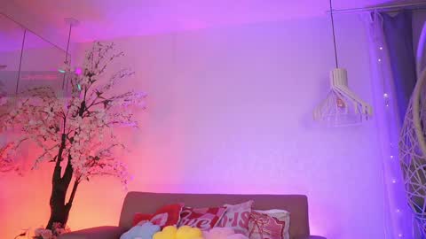 Jade Summer online show from April 7, 11:34 am