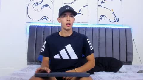 Hi guys im new 3 online show from February 8, 3:53 pm