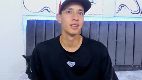 Hi guys im new 3 online show from February 12, 5:37 pm