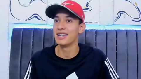 Hi guys im new 3 online show from February 14, 5:14 pm