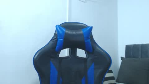 Hi guys im new 3 online show from February 6, 4:38 am