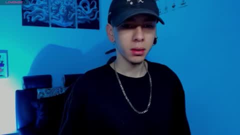 james_adamss_ online show from November 22, 12:25 pm