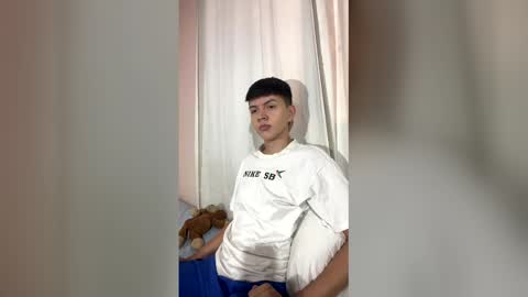 james_chez online show from March 25, 2:35 pm