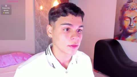 Snapshot of james_jonnes chatting on September 18, 8:02 pm James online show from September 18, 8:02 pm