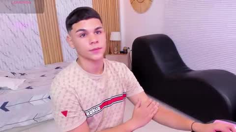 Snapshot of james_jonnes chatting on September 30, 7:57 pm James online show from September 30, 7:57 pm