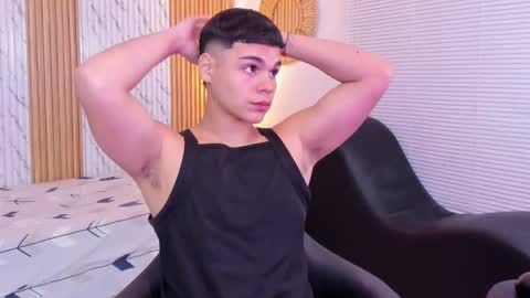 Snapshot of james_jonnes chatting on October 18, 8:35 pm James online show from October 18, 8:35 pm