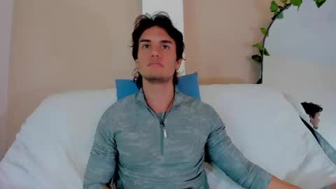 james_morrisonm online show from May 13, 2:49 pm
