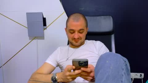 JamesMyers online show from April 10, 4:40 am