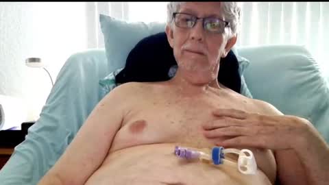 Snapshot of jamestheolder2 chatting on October 29, 8:05 am james age 75 online show from October 29, 8:05 am