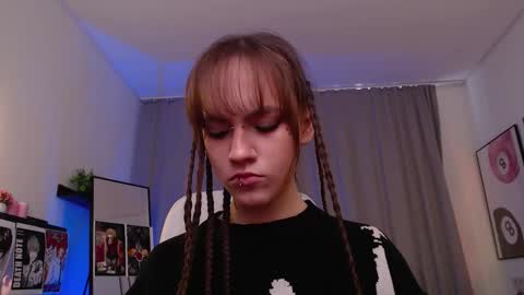 jamie_chung online show from March 12, 3:10 am