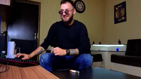 Robbie online show from October 14, 8:17 am