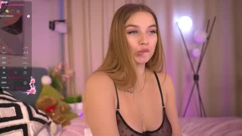 Day Alice Night Stella online show from March 11, 7:55 am