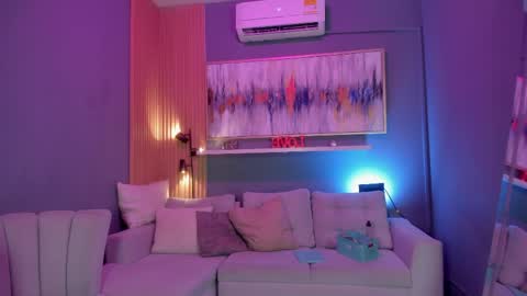 Janinne  online show from March 30, 11:10 am