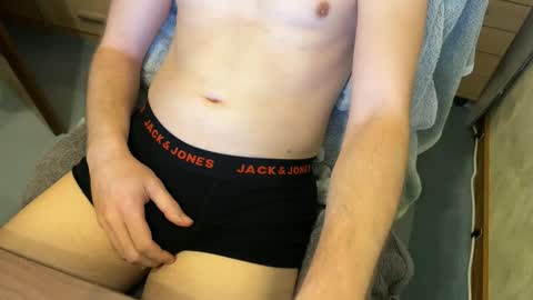 janni_95 online show from December 21, 3:40 pm