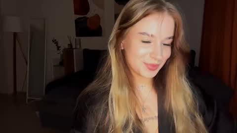Snapshot of janniekeneipp chatting on October 22, 8:54 pm Janni online show from October 22, 8:54 pm