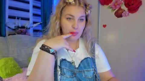 Snapshot of jansylines chatting on September 30, 7:02 pm JansyLines online show from September 30, 7:02 pm