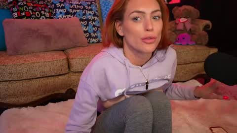 JennyBlighe online show from June 11, 4:32 am