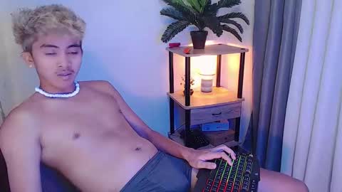 jaysee_hugecox online show from May 3, 2:23 pm