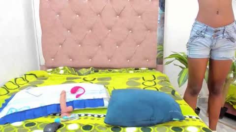 jazmin040_ online show from January 9, 11:49 am