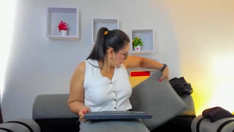 Jazmin online show from March 6, 1:21 pm