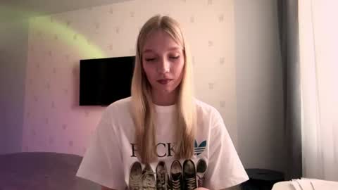 jeanmariemolsan online show from June 13, 8:36 am