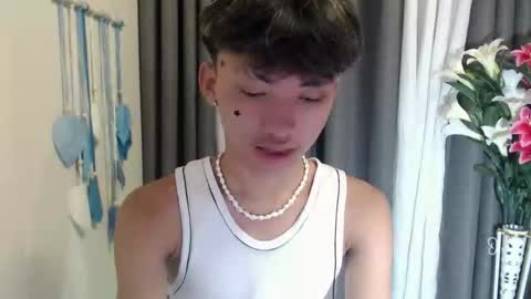 jemart_urnaughtboy online show from April 9, 12:33 pm