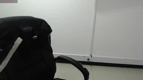 jenn online show from December 1, 8:07 pm