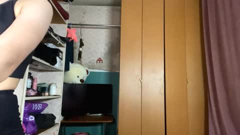 Mia online show from December 16, 3:18 pm