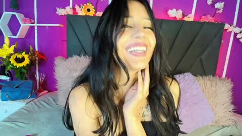 Snapshot of jenner_mills chatting on December 7, 8:27 am Jenner online show from December 7, 8:27 am
