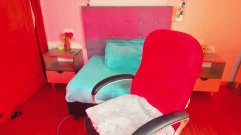 Snapshot of jennie_boobs_ chatting on October 16, 10:37 am Jennie online show from October 16, 10:37 am