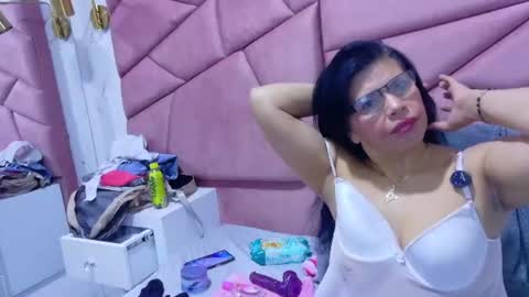 Jennifer online show from June 12, 11:48 pm