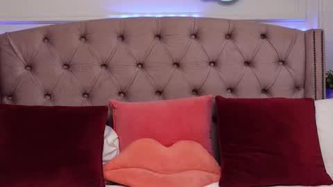 JenniferLovve online show from December 20, 6:31 am