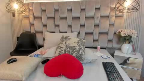 Snapshot of jennsexy_ chatting on March 8, 12:00 am Jennsexy  online show from March 8, 12:00 am