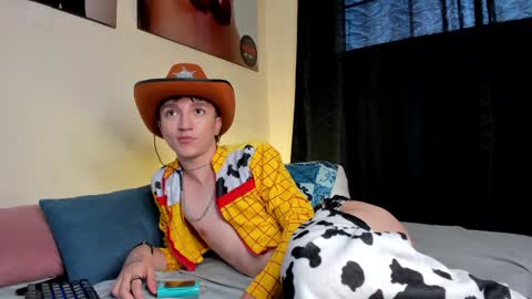 Snapshot of jeremy_salvatore_ chatting on January 15, 12:04 pm jero independent model online show from January 15, 12:04 pm