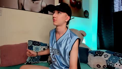 Snapshot of jeremy_salvatore_ chatting on December 13, 7:21 pm jero independent model online show from December 13, 7:21 pm