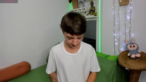 jero independent model online show from December 18, 1:23 am