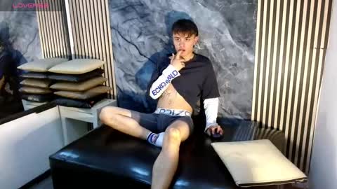 Snapshot of jerom_xx chatting on September 25, 9:22 pm Jerom xx online show from September 25, 9:22 pm