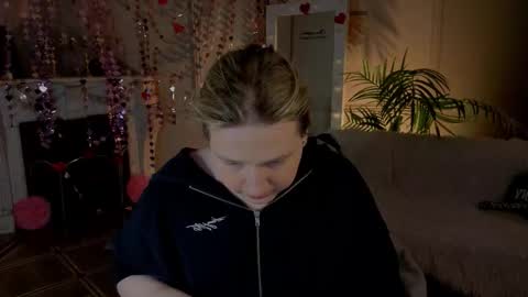 jes_solar online show from February 22, 10:56 pm