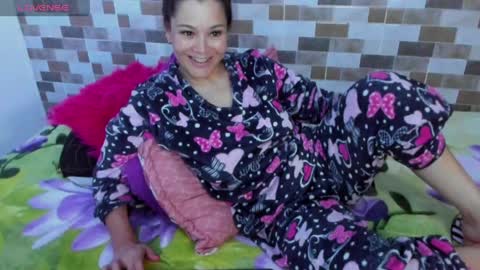 jessimodel independient online show from June 3, 2:33 pm
