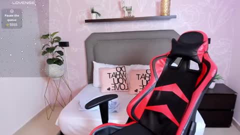 Snapshot of jessica_taylor_22 chatting on December 18, 3:55 pm jessica_taylor_22 online show from December 18, 3:55 pm