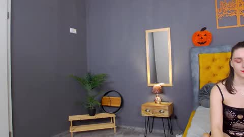 Jessica White online show from November 25, 5:17 am