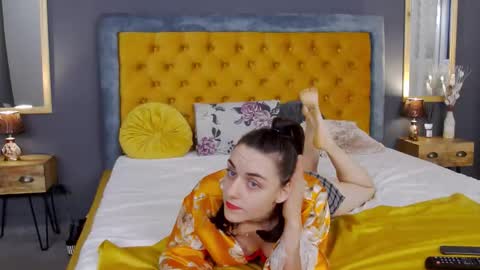 Jessica White online show from October 17, 4:38 am