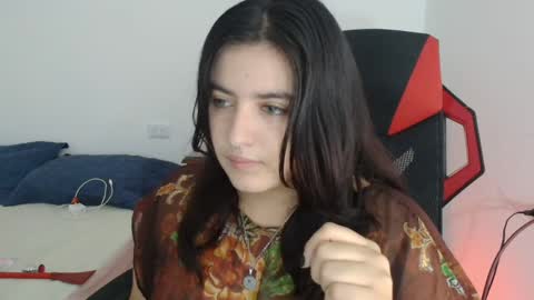 Snapshot of jessicared18 chatting on September 19, 1:59 pm jessicared18 online show from September 19, 1:59 pm