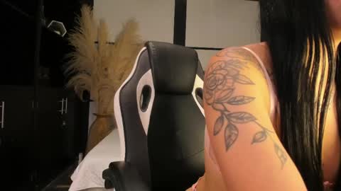 jessicatylerr_ online show from June 10, 8:13 am