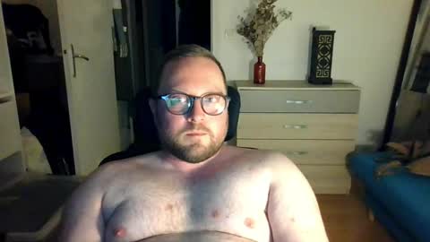 jeuneloup92 online show from April 27, 9:23 pm