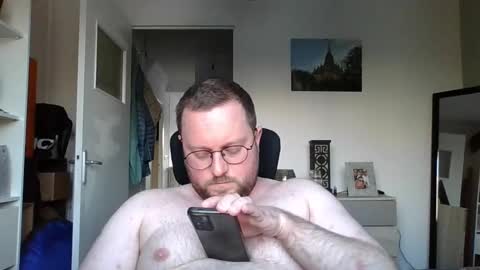 Snapshot of jeuneloup92 chatting on February 25, 5:19 pm jeuneloup92 online show from February 25, 5:19 pm