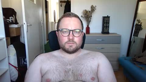 Snapshot of jeuneloup92 chatting on October 12, 9:24 am jeuneloup92 online show from October 12, 9:24 am