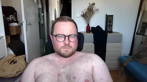 jeuneloup92 online show from May 7, 4:24 pm
